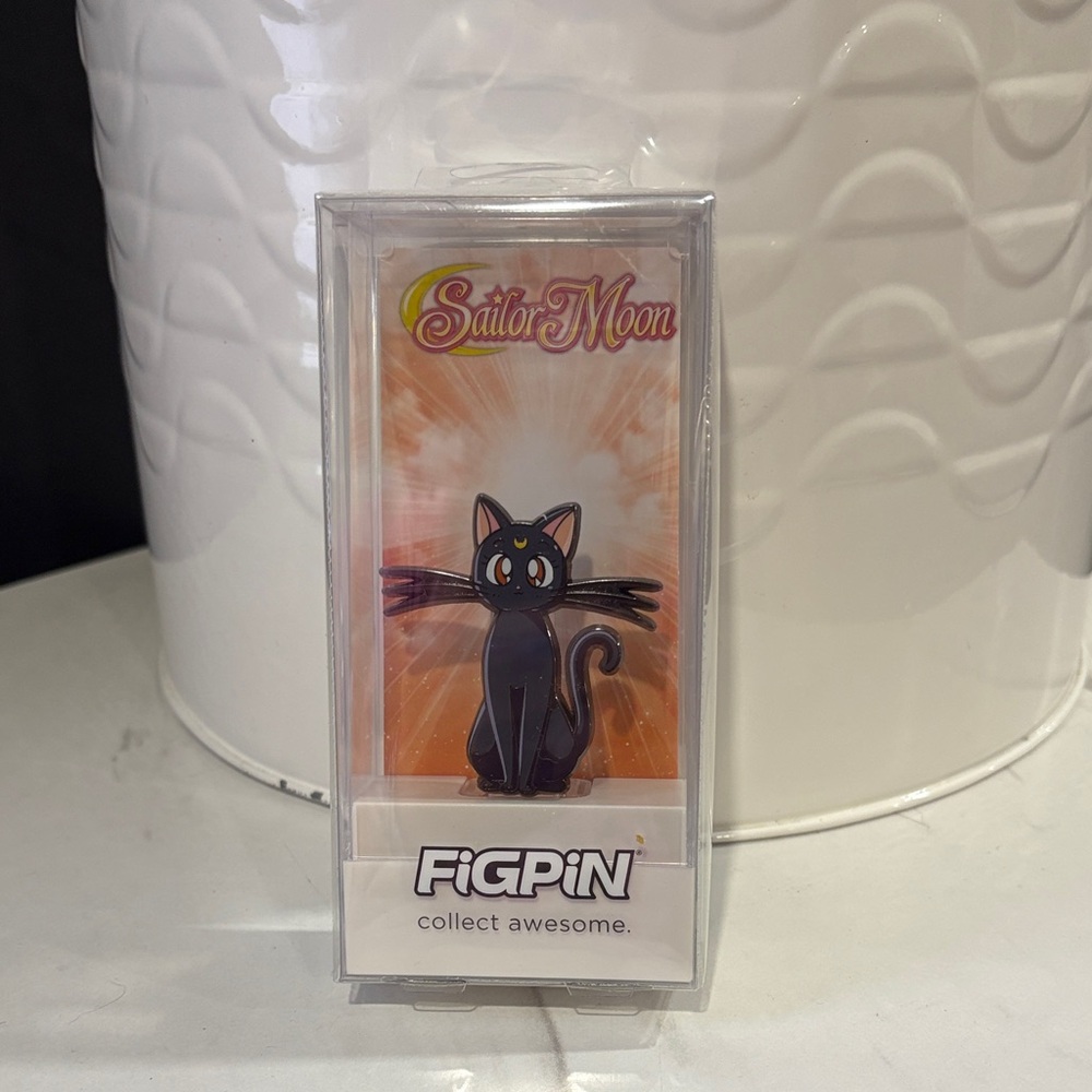 FiGPiN Luna #1304 Sailor Moon